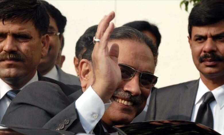 asif ali zardari as he leaves after a farewell ceremony at the president house in islamabad september 8 2013 photo anadolu agency