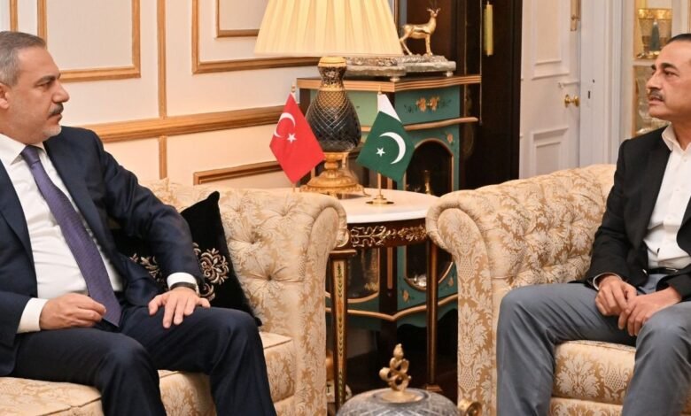 Turkish FM calls on COAS, discuss matters of mutual interest | The Express Tribune