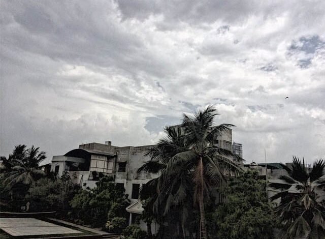 cloudy weather in karachi photo express file